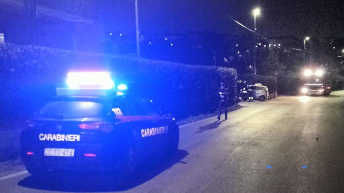 Cesinali. Auto si capovolge sulla Provinciale: due giovani in ospedale - 