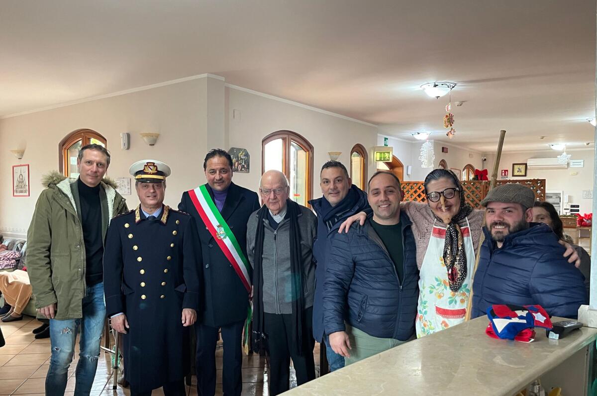 Telese Terme, la befana con i doni arriva nel residence per anziani - 
