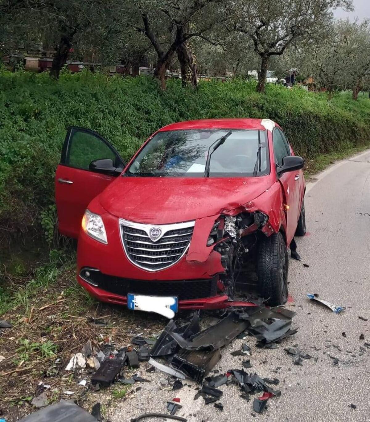 Tre persone ferite in un incidnete stradale - 