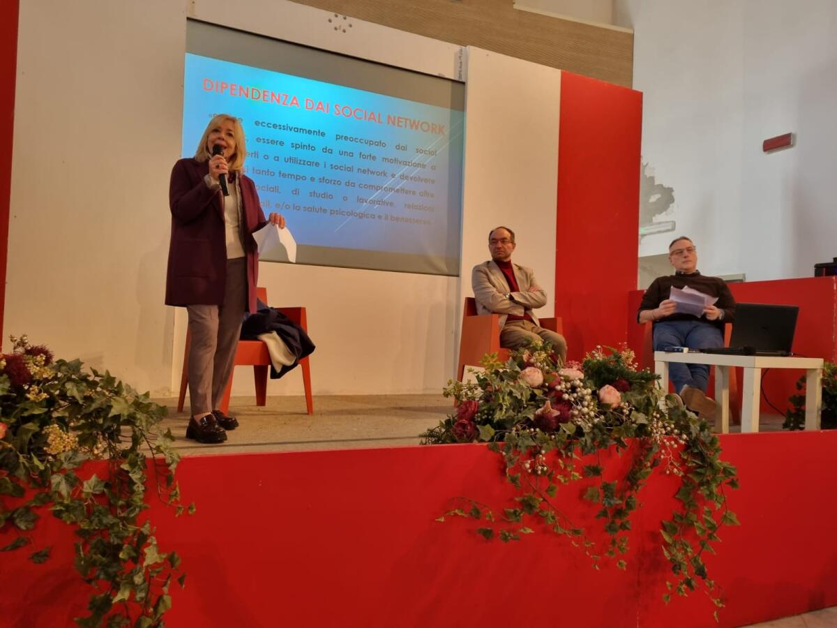 I danni dei social: seminario di educazione sanitaria. - 