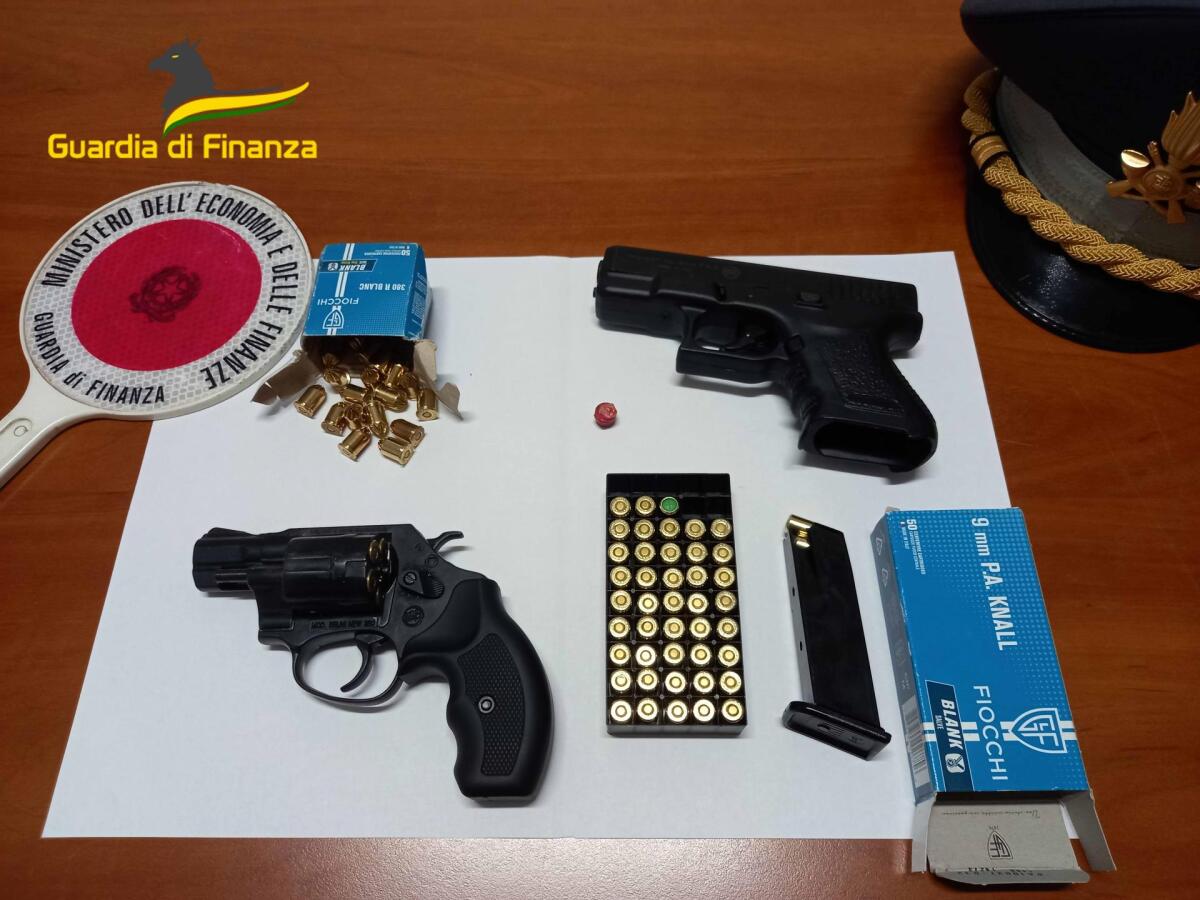 Sequestrate a Nola 2 pistole a salve e numerose cartucce, denunciato un 19enne. - 