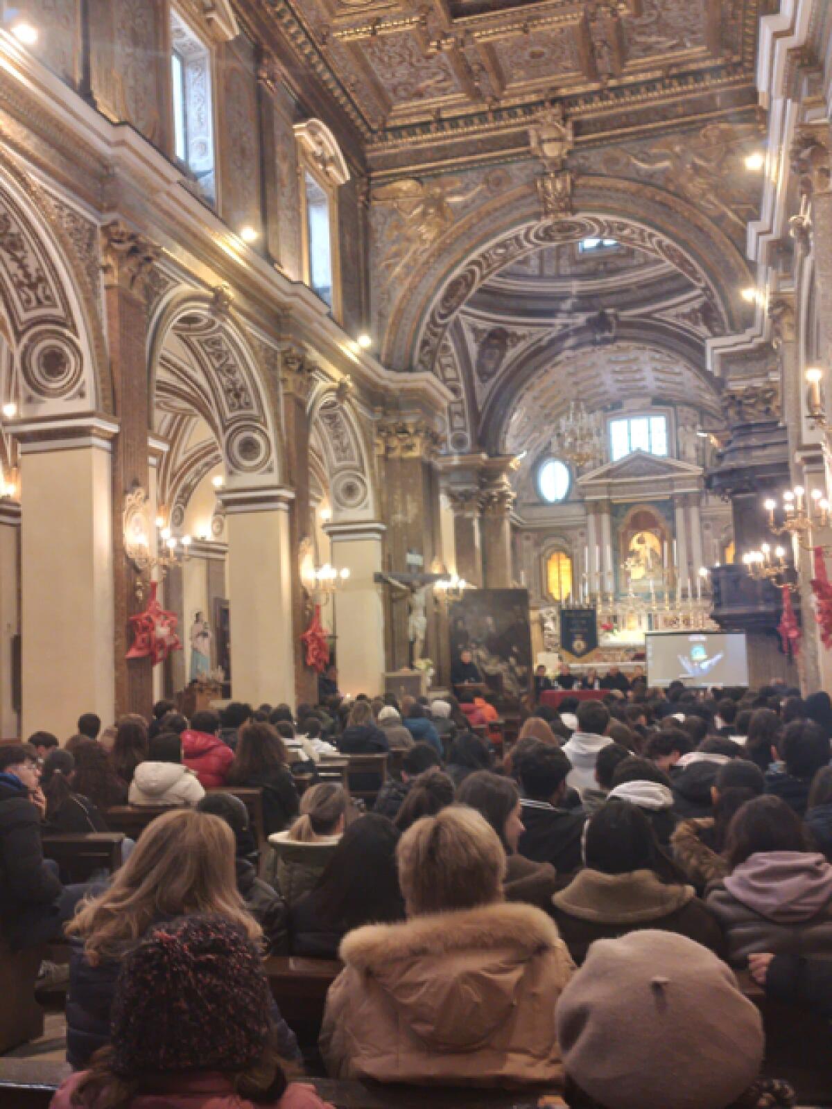 Airola. Ricollocata la tela restaurata ”La Vergine Addolorata con il Corpo di Cristo deposto dalla Croce" - 