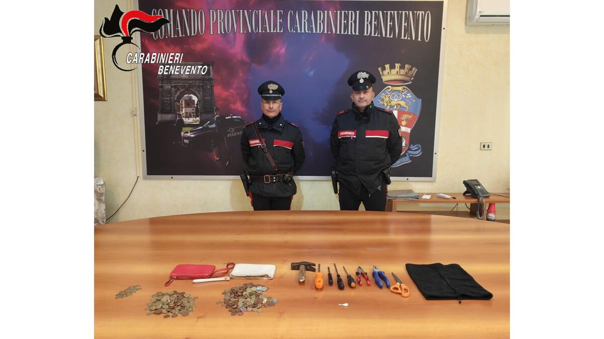 Arrestata coppia di ladri: nel mirino i distributori automatici di una scuola. - 