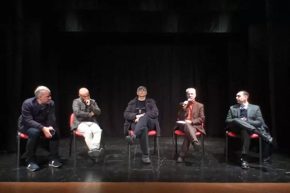 Don Patriciello: "Oggi ci sono troppi maestri e pochi testimoni". - 