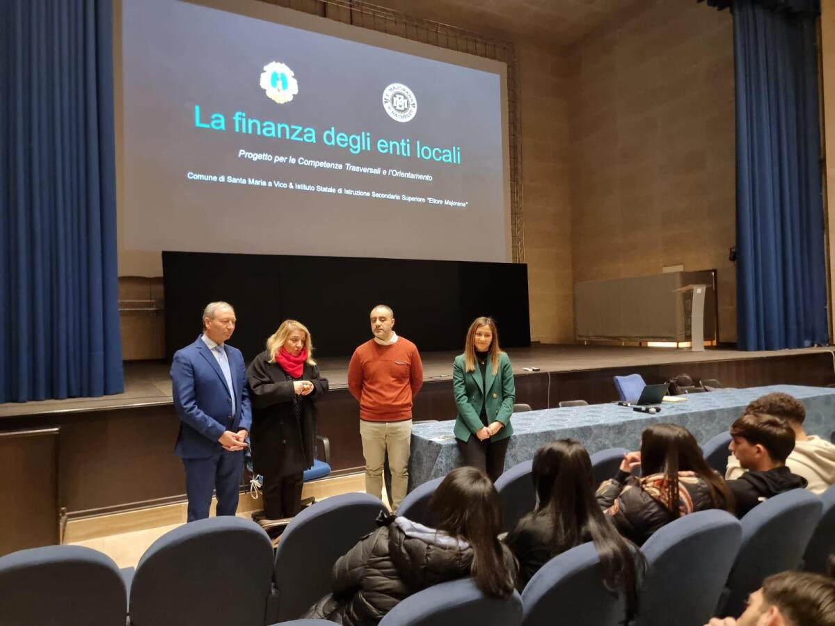 Il Comune di Santa Maria a Vico ospita gli studenti del "Majorana" per un progetto di formazione e orientamento PCTO - 