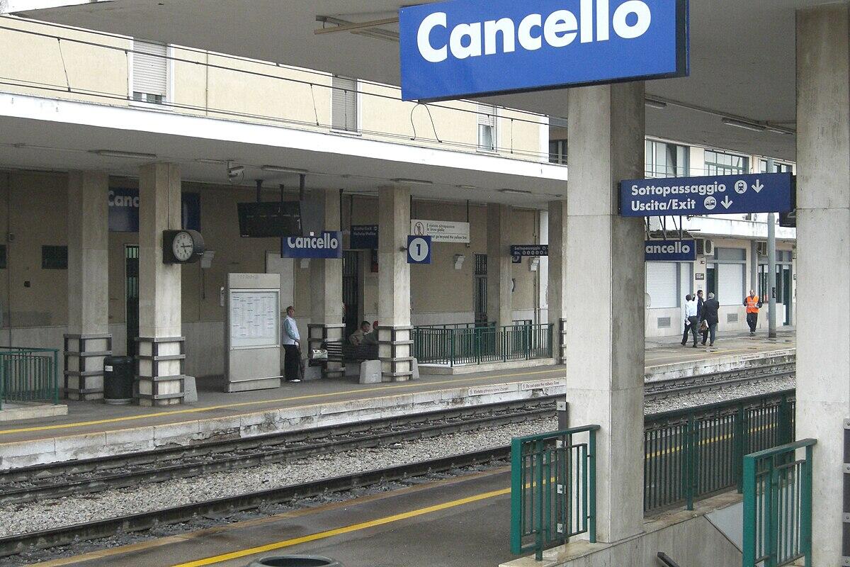 Ripresa servizio ferroviario sulla Bn-Cancello, vandalizzata cabina presso Stazione San Felice a Cancello - 