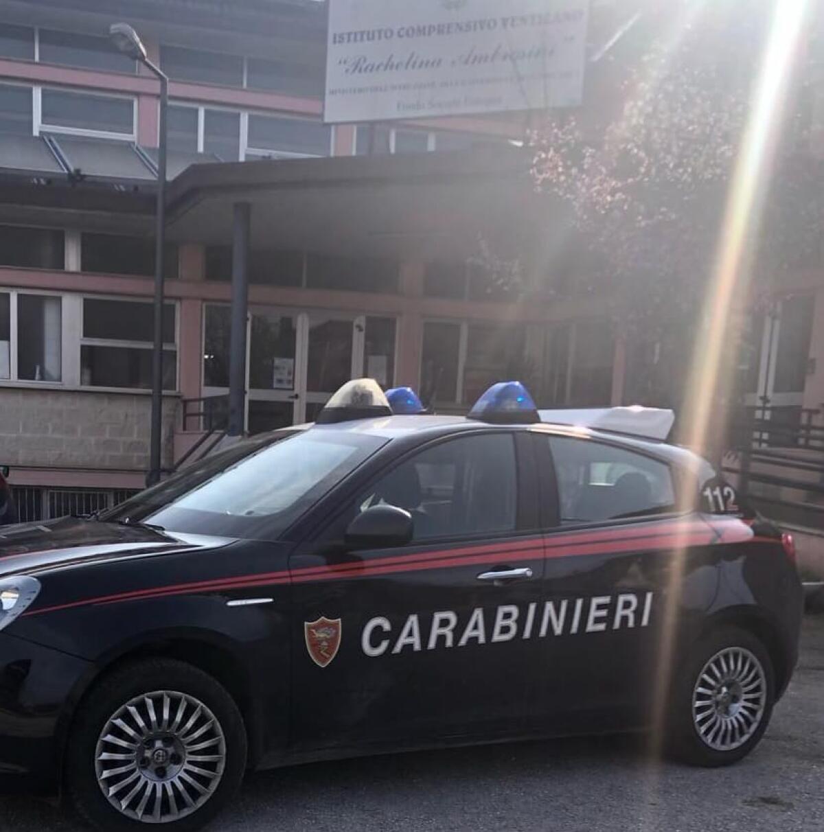 Danneggiata porta antincedio scuola media Venticano - 
