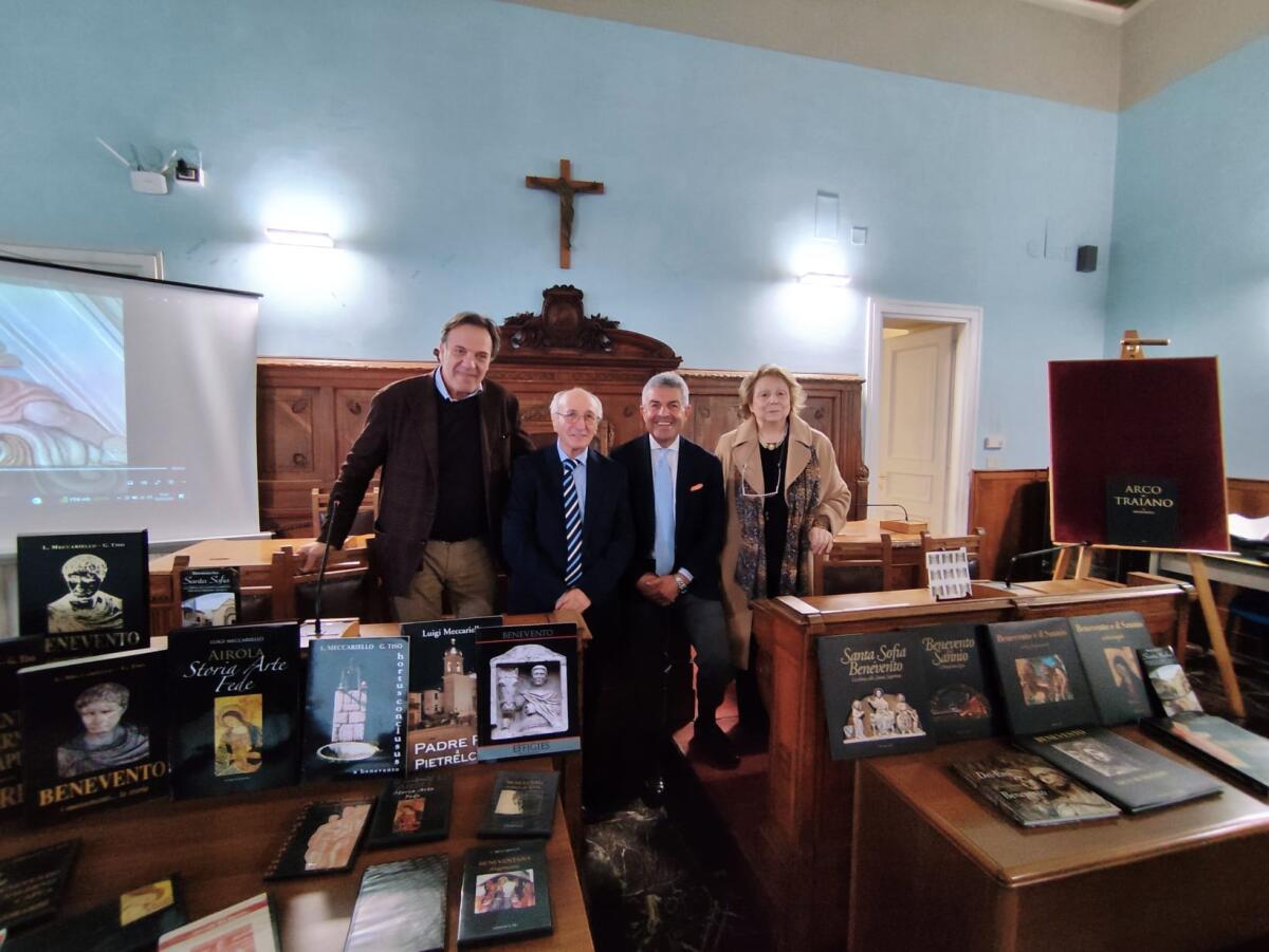 Donazione Meccariello - Tiso alla Biblioteca Provinciale di Avellino. - 