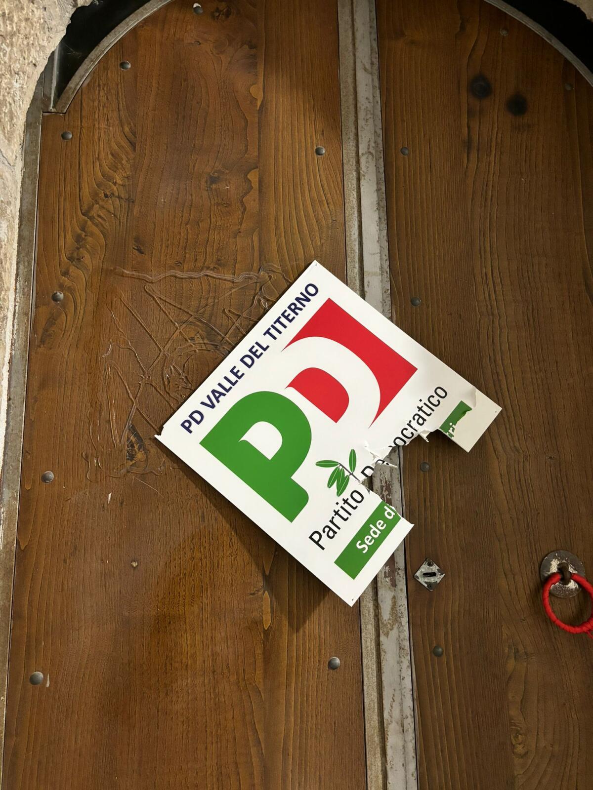 Atti vandalici alla nuova sede PD di Cusano Mutri - 