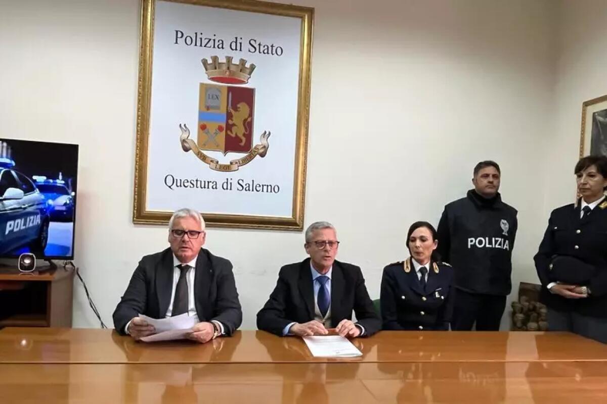 Bomba carta contro Questura di Salerno, due denunciati - 