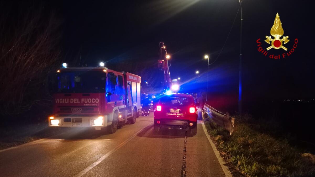 Auto si ribalta, paura per tre 18enni - 