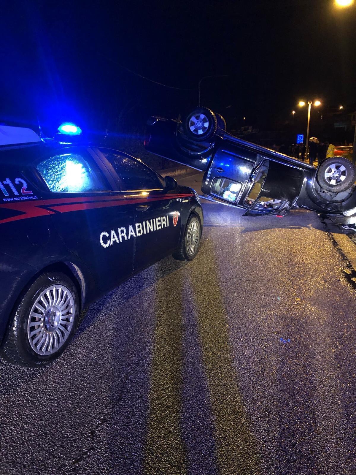 Si ribalta con l'auto e torna a casa senza attendere soccorsi - 