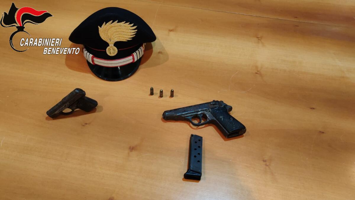 Due pistole nascoste nel controsoffitto, arrestata una 36enne di Benevento. - 