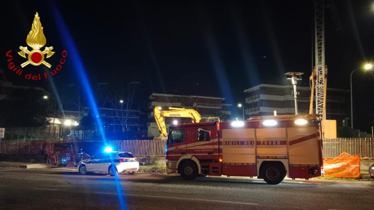 Incendio di un escavatore ad Avellino, indagini in corso. - 