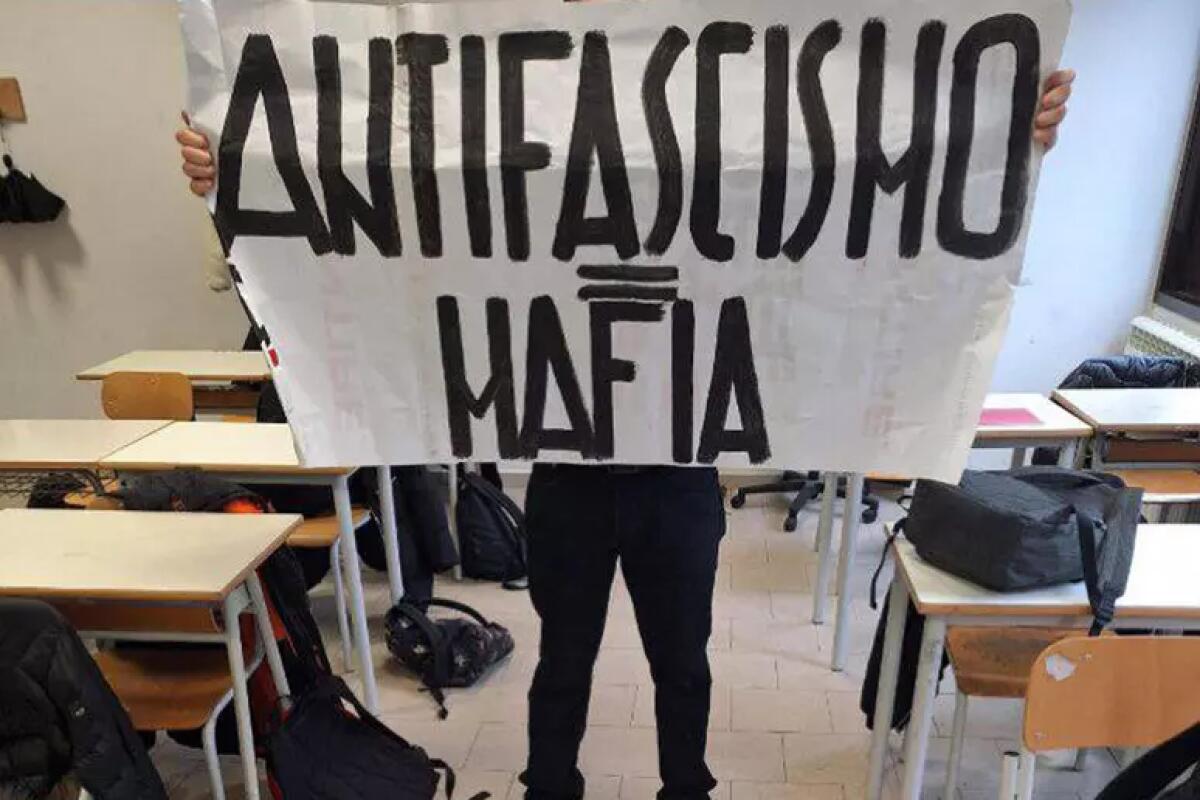 Vicenda striscioni pro fascismo a Avellino, "gli esami di Stato non sono a rischio" - 