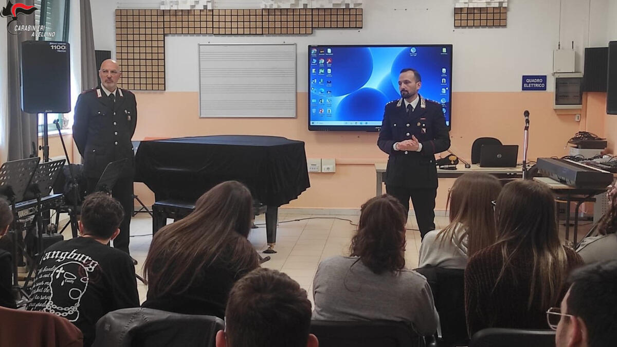 Incontri di prossimità: I Carabinieri del Comando Provinciale di Avellino nelle scuole e centri per anziani - 