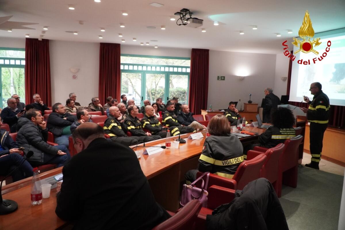 Avellino. Seminario "Automotive e Impianti Fotovoltaici" - 