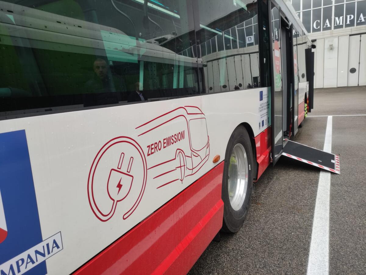 Mobilità sostenibile, ad Avellino in servizio i bus elettrici di AIR Campania - 