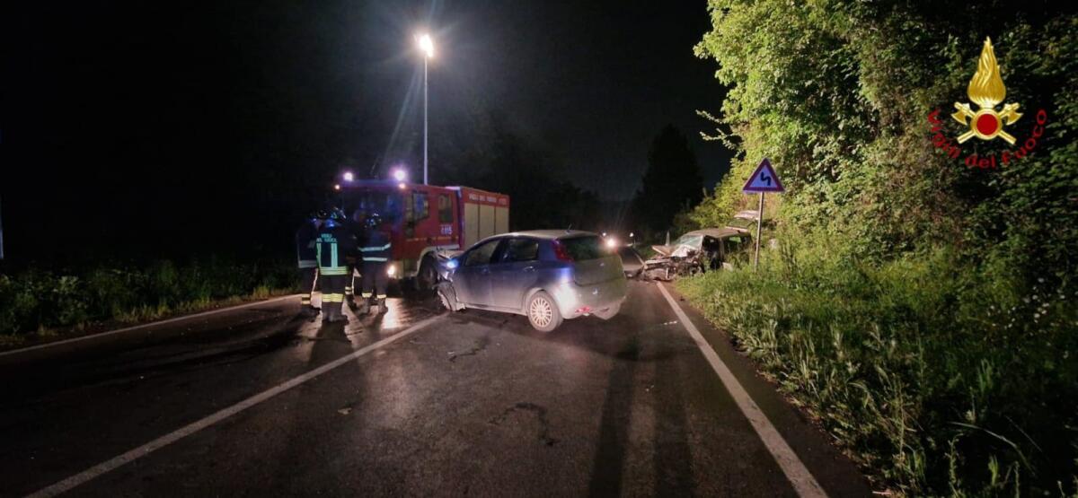 Tre feriti in un incidente stradale sulla Variante di Avellino - 