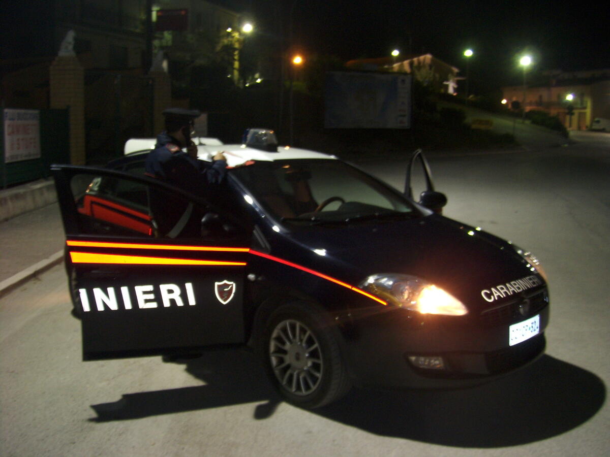 Non si ferma all'alt dei Carabinieri e denuncia furto di auto, arrestato. - 