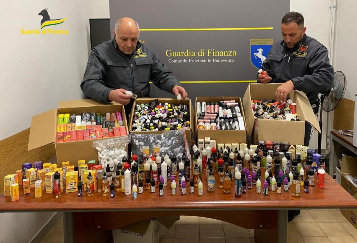 Benevento. Sequestrati circa 2400 prodotti liquidi da inalazione sprovvisti del necessario contrassegno di Stato. - 