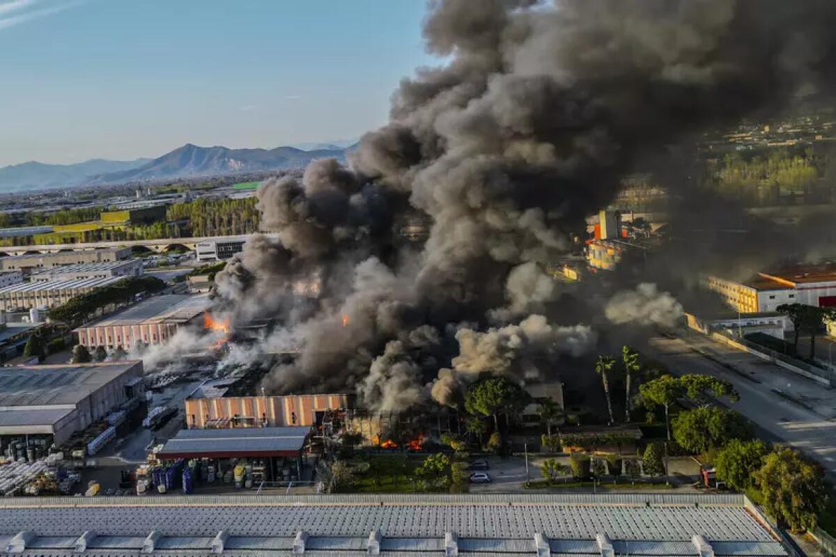 Domato incendio a Caivano, Carabinieri a lavoro su cause rogo - 