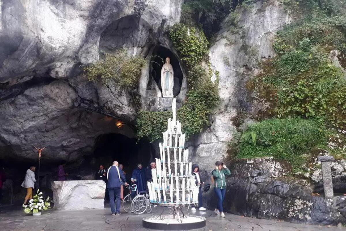 Lourdes proclama 72° miracolo, Monsignor Orofino annuncia guarigione di Antonia Raco - 
