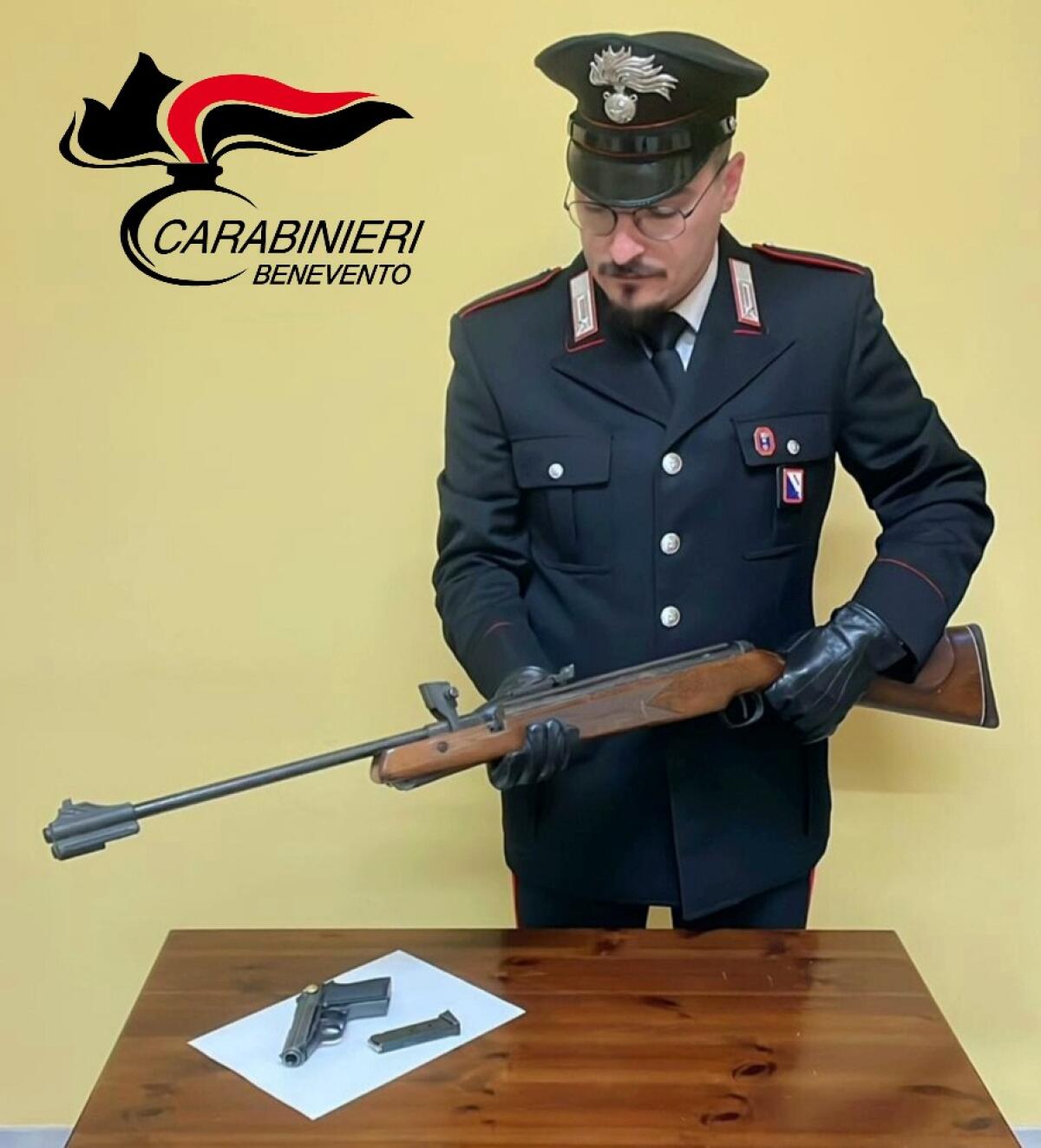 Non vuole pagare pacchetto di sigarette e minaccia esercente con una pistola, denunciato - 