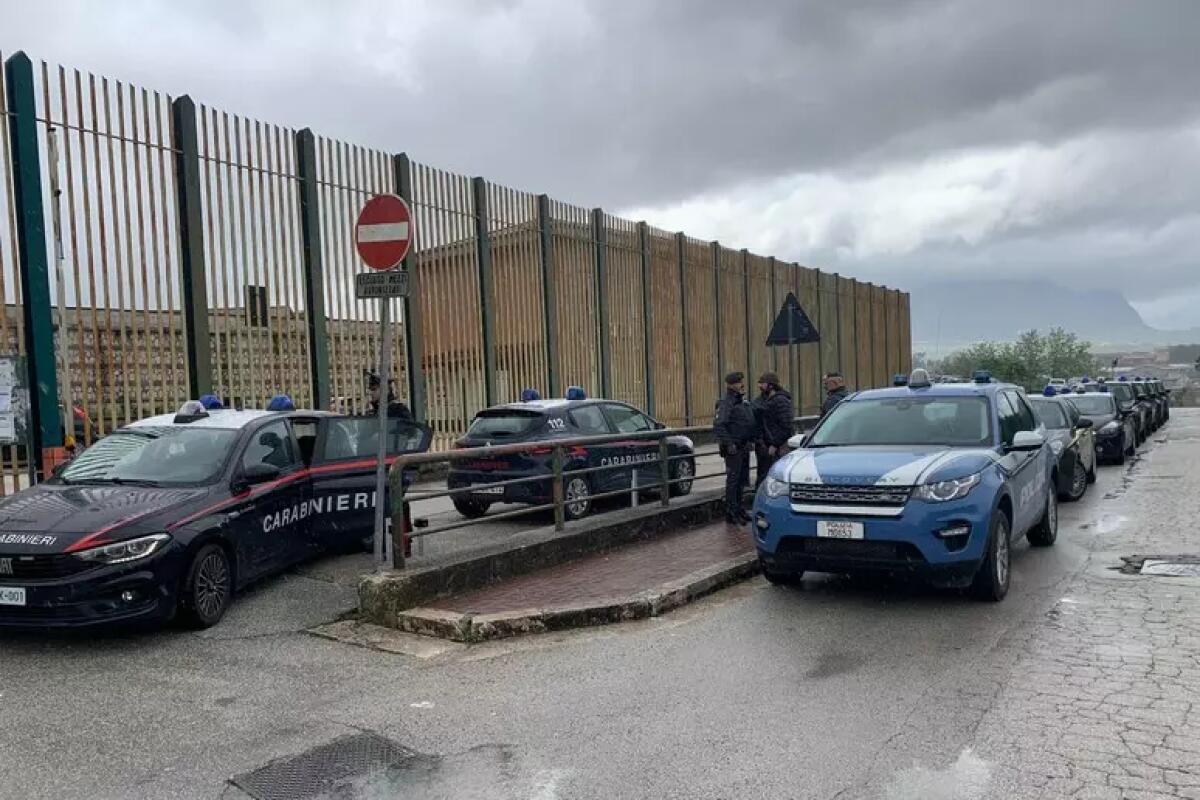 Nel Carcere di Avellino, detenuto sputa in faccia a poliziotto e tenta di aggredirlo - 