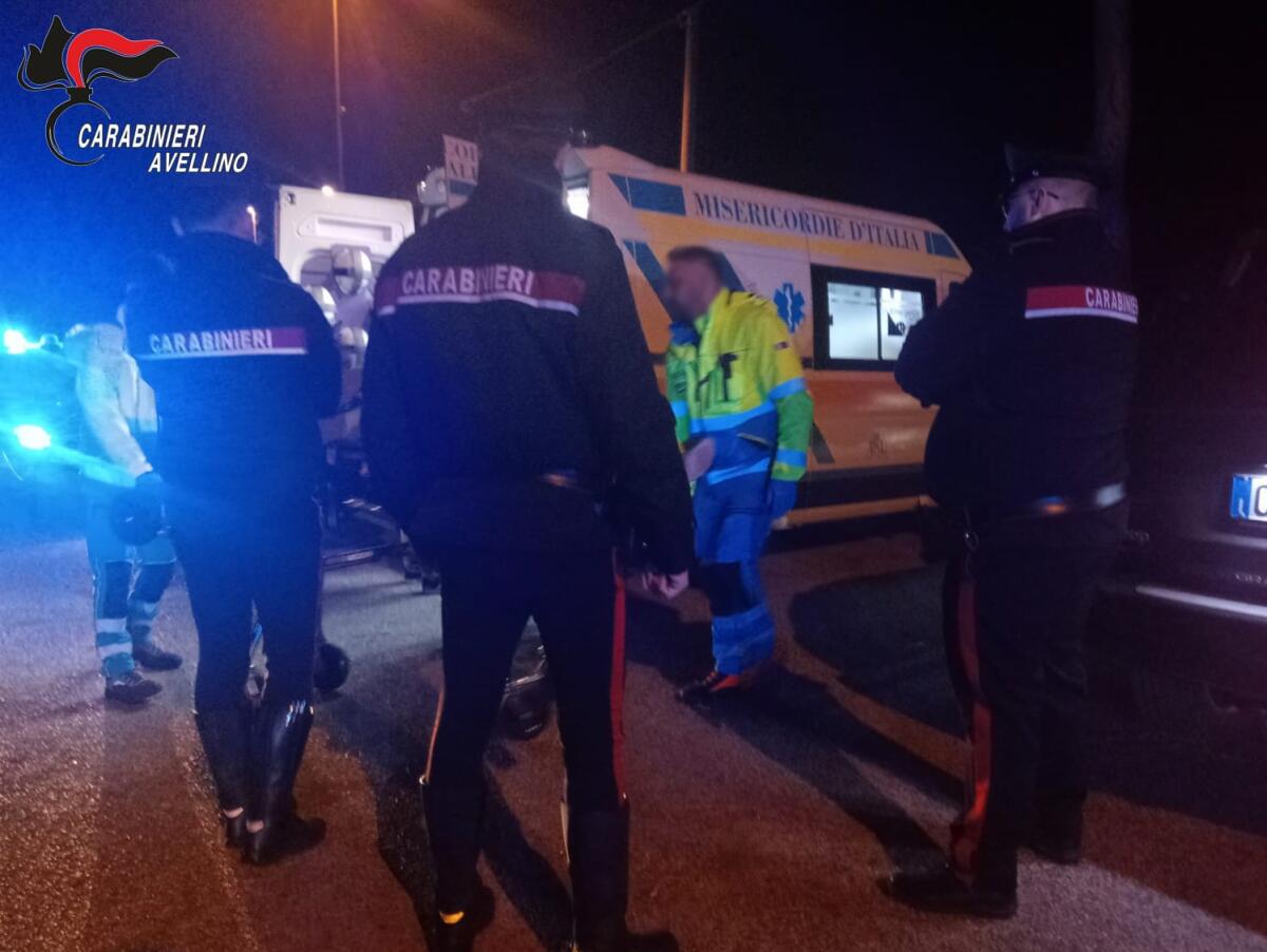 Due ragazzi feriti nella notte in un incidente stradale ad Airola - 