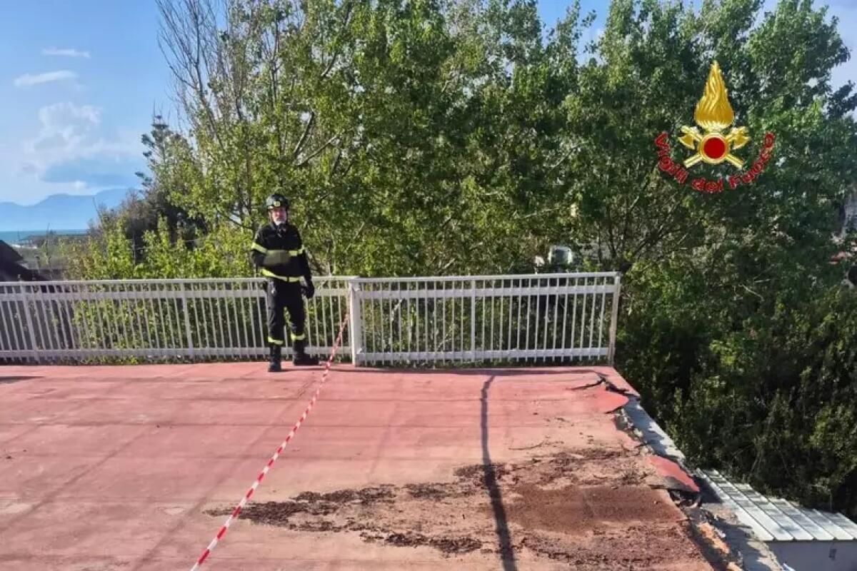 Crolla muro terrazzo, quattro feriti nel Casertano - 