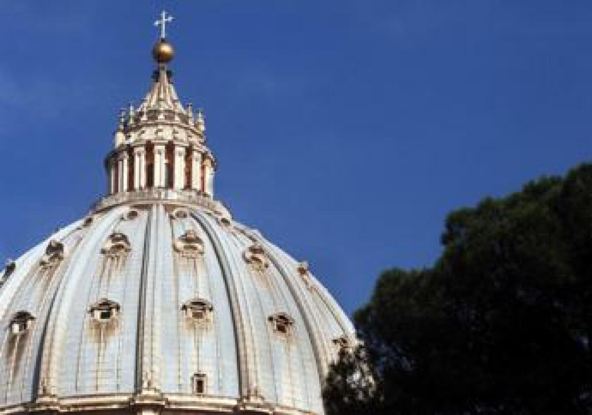 A San Pietro fedeli tra dolore, incredulità e rassegnazione - 