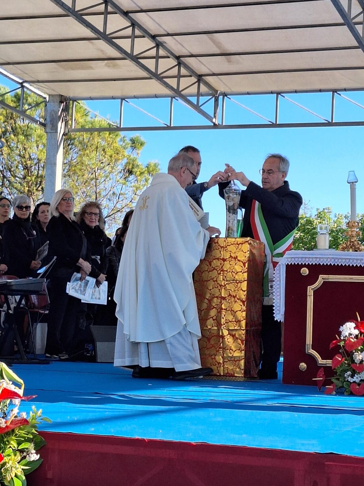 Pago Veiano ha donato l’olio per la lampada votiva di San Pio a Pietrelcina - 
