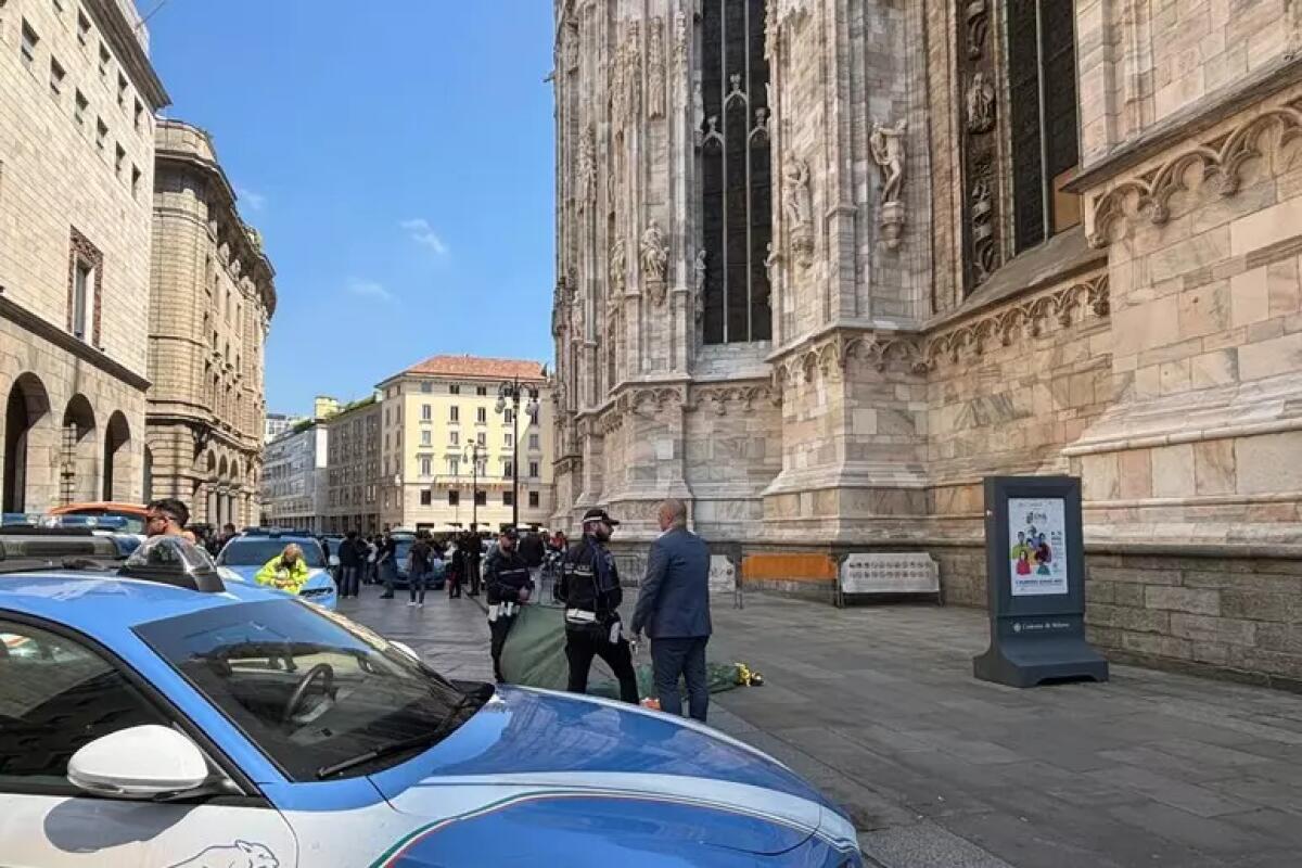 Emanuele De Maria suicida dal Duomo di Milano - 