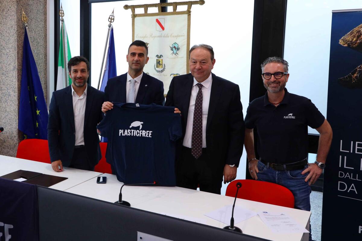 Campania prima regione in Italia a firmare un accordo con Plastic Free per dire stop alla plastica. - 