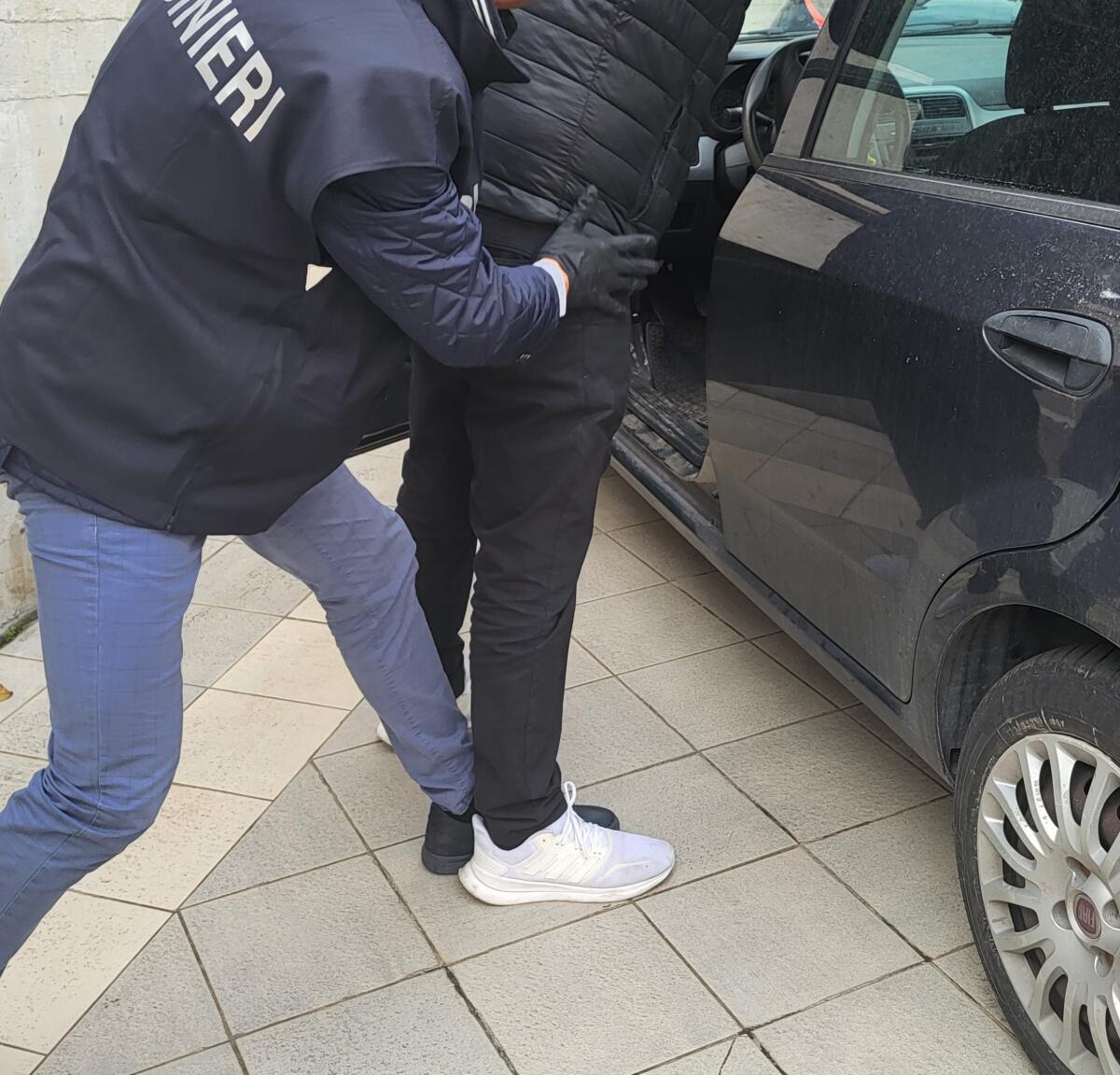 Sorprese con dosi di cocaina e contanti: due persone arrestate dai Carabinieri - 