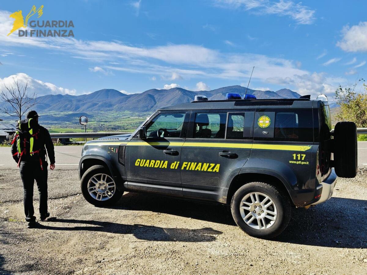 Salvataggio di una coppia di cittadini stranieri dispersi e accidentalmente caduti durante un’escursione. - 