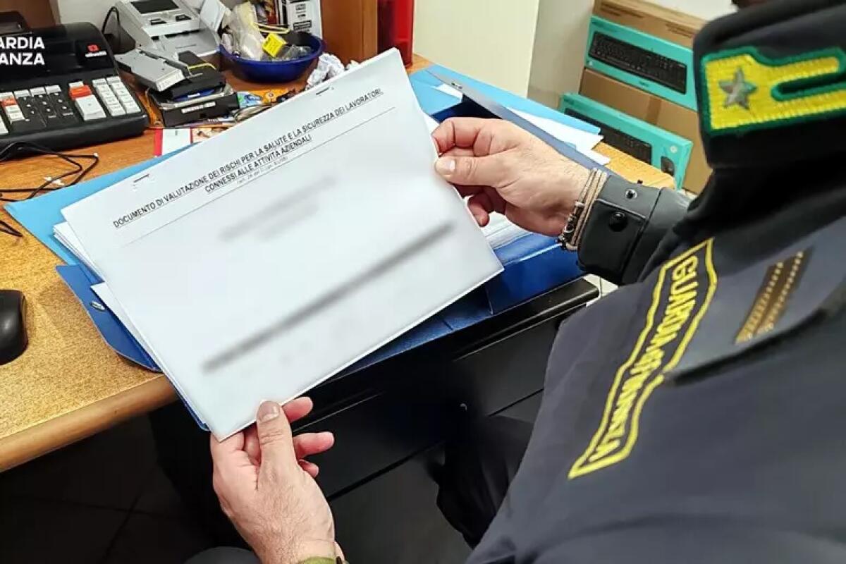 Dipendenti supermercato sfruttati, pagati 1,6 euro l'ora - 