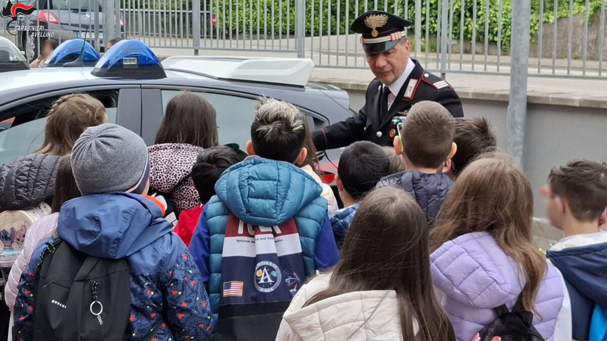 I Carabinieri accolgono gli alunni delle scuole di Ariano Irpino e Zungoli - 