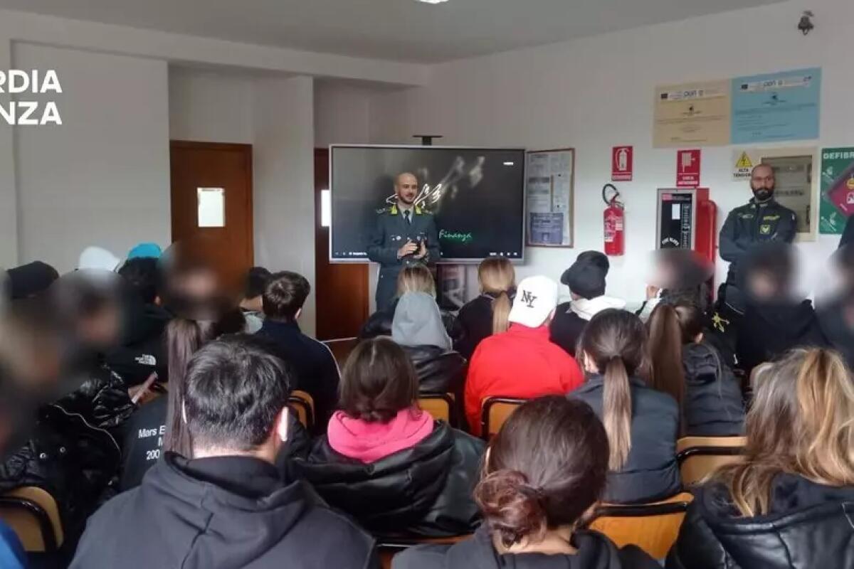 Educazione alla legalità economica, la Gdf nelle scuole - 