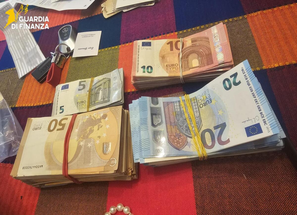 Sequestrati 8,5 mln ad amministratori irpini di due società per operazioni inesistenti e riciclaggio. - 