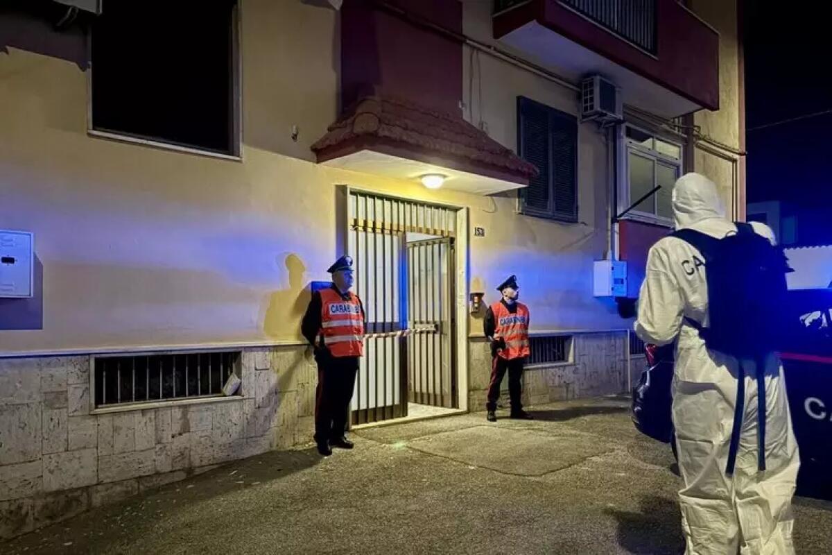 Ferita alla testa dal marito con uno spargisale, riesce a scappare e il marito si barrica in casa con i bambini - 