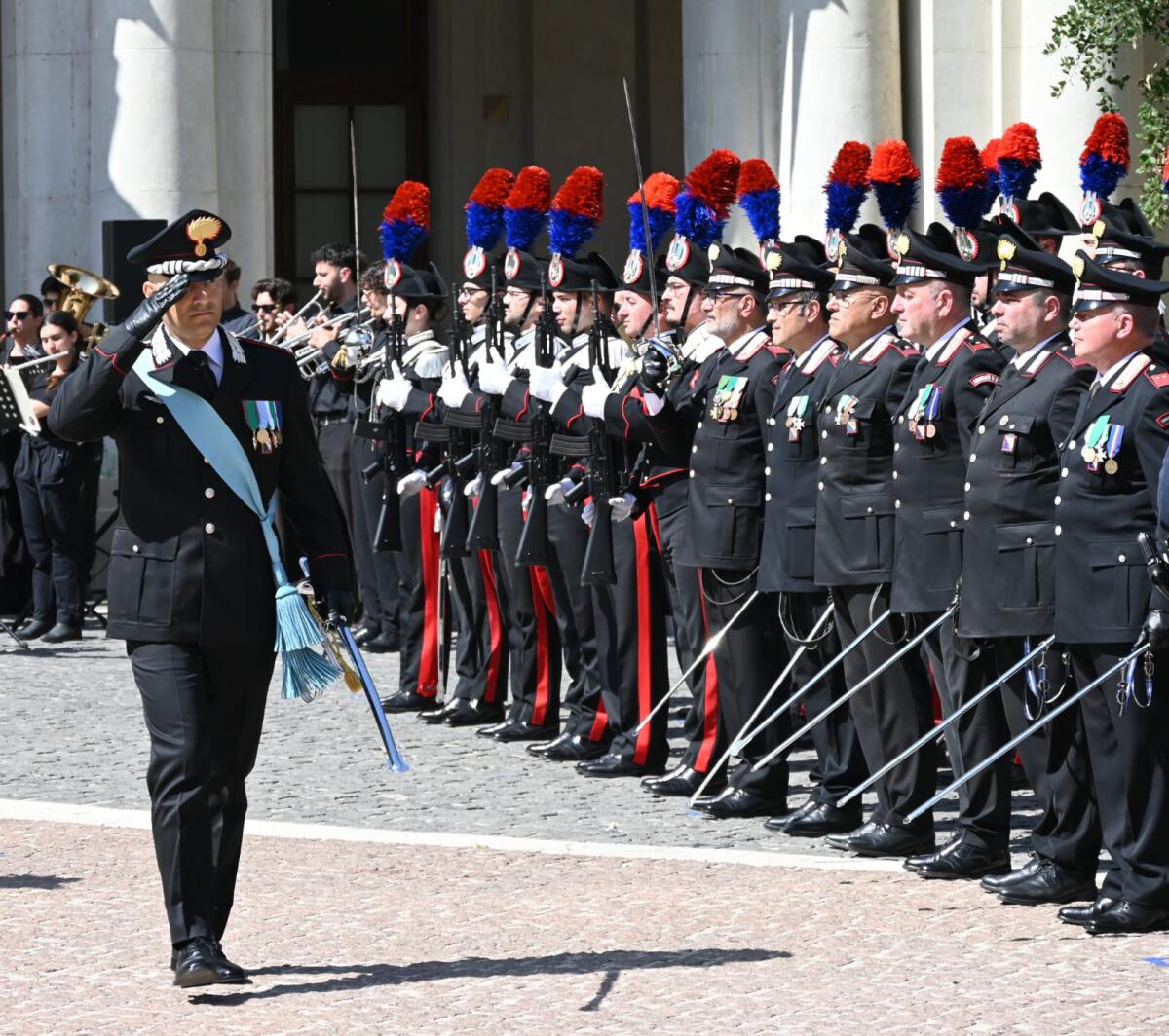 L’Arma dei Carabinieri di Benevento festeggia 211° Annuale di Fondazione in Piazza Roma - 