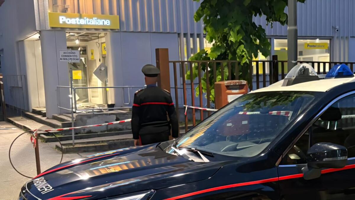 Con esplosivo fanno saltare sportello Bancoposta a Grottaminarda - 