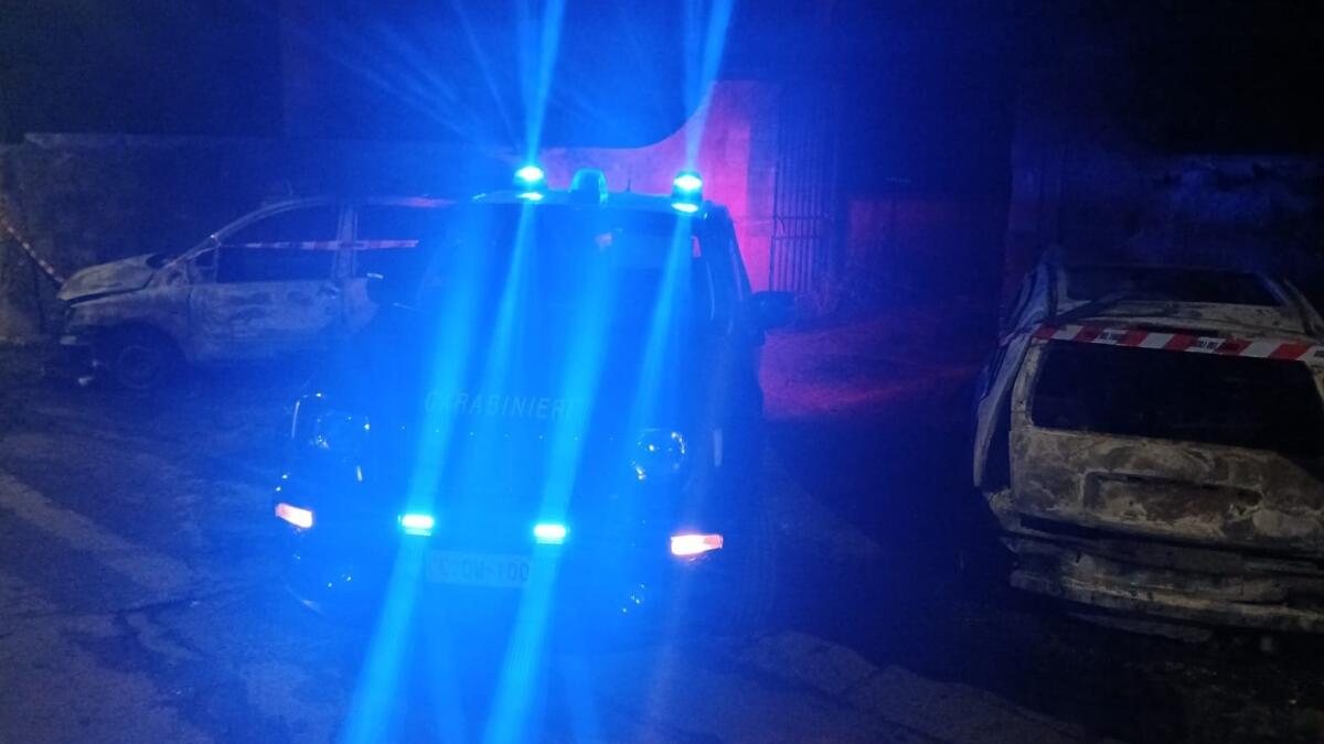 Montoro. Due auto distrutte da un incendio. - 