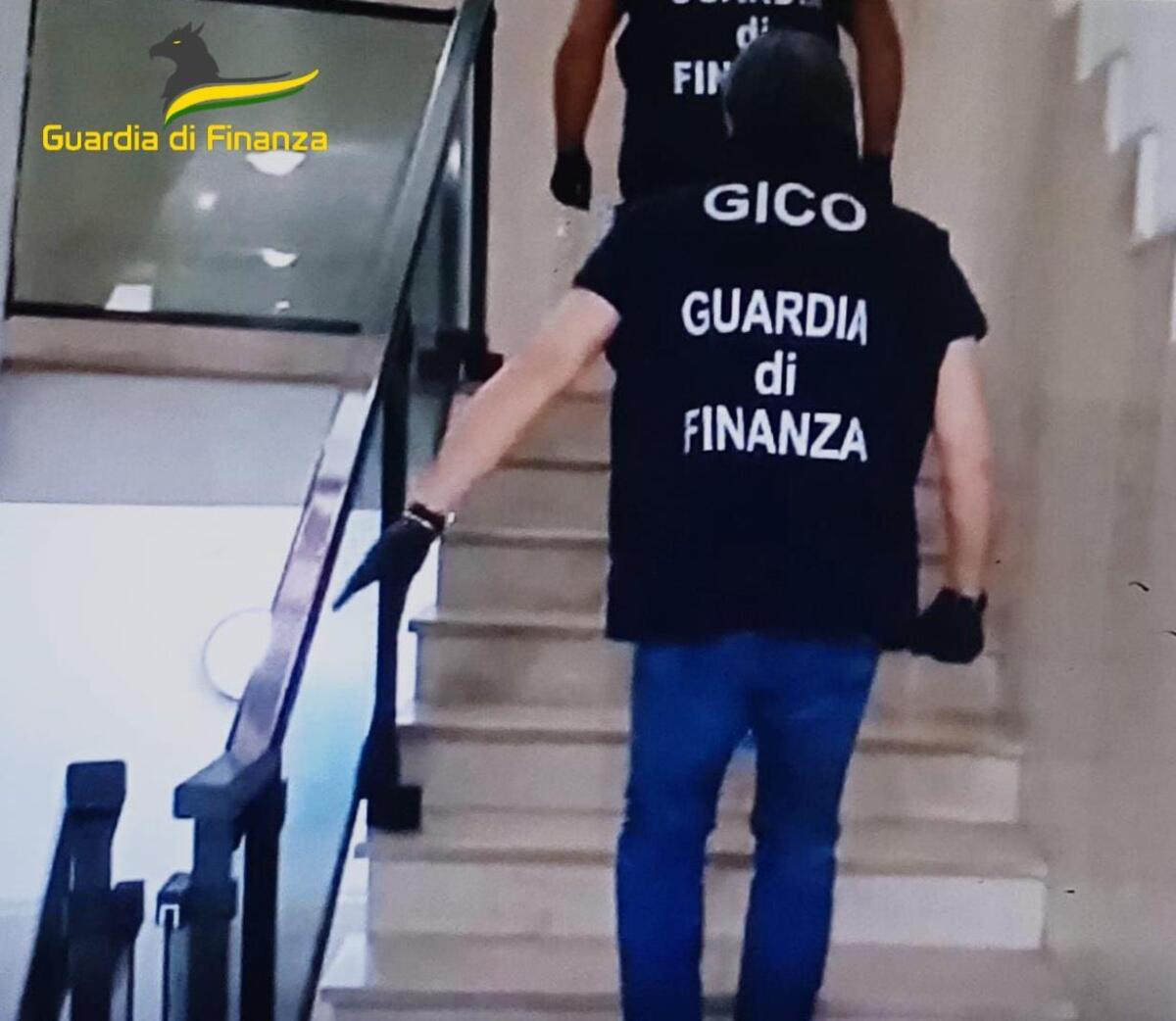 In Campania e Toscana Guardia di finanza sequestra circa 24 mln di euro - 