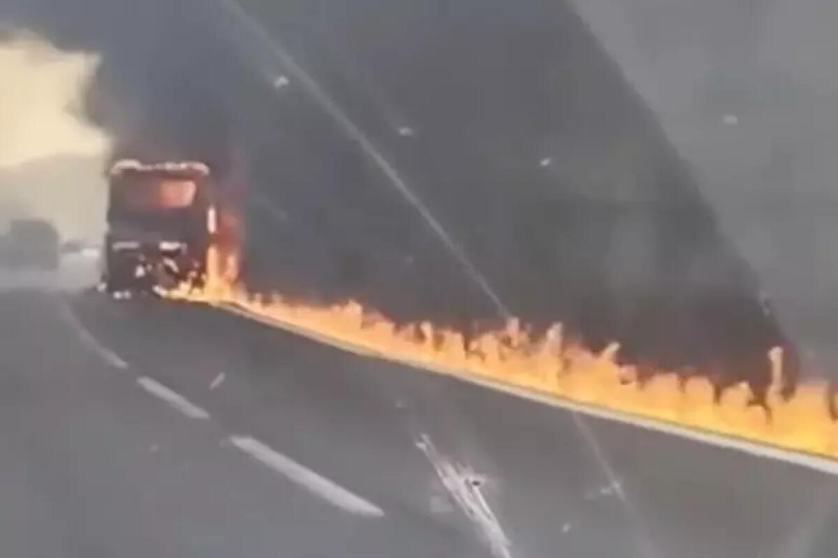 Bus in fiamme sull'A16, paura per 28 passeggeri - 