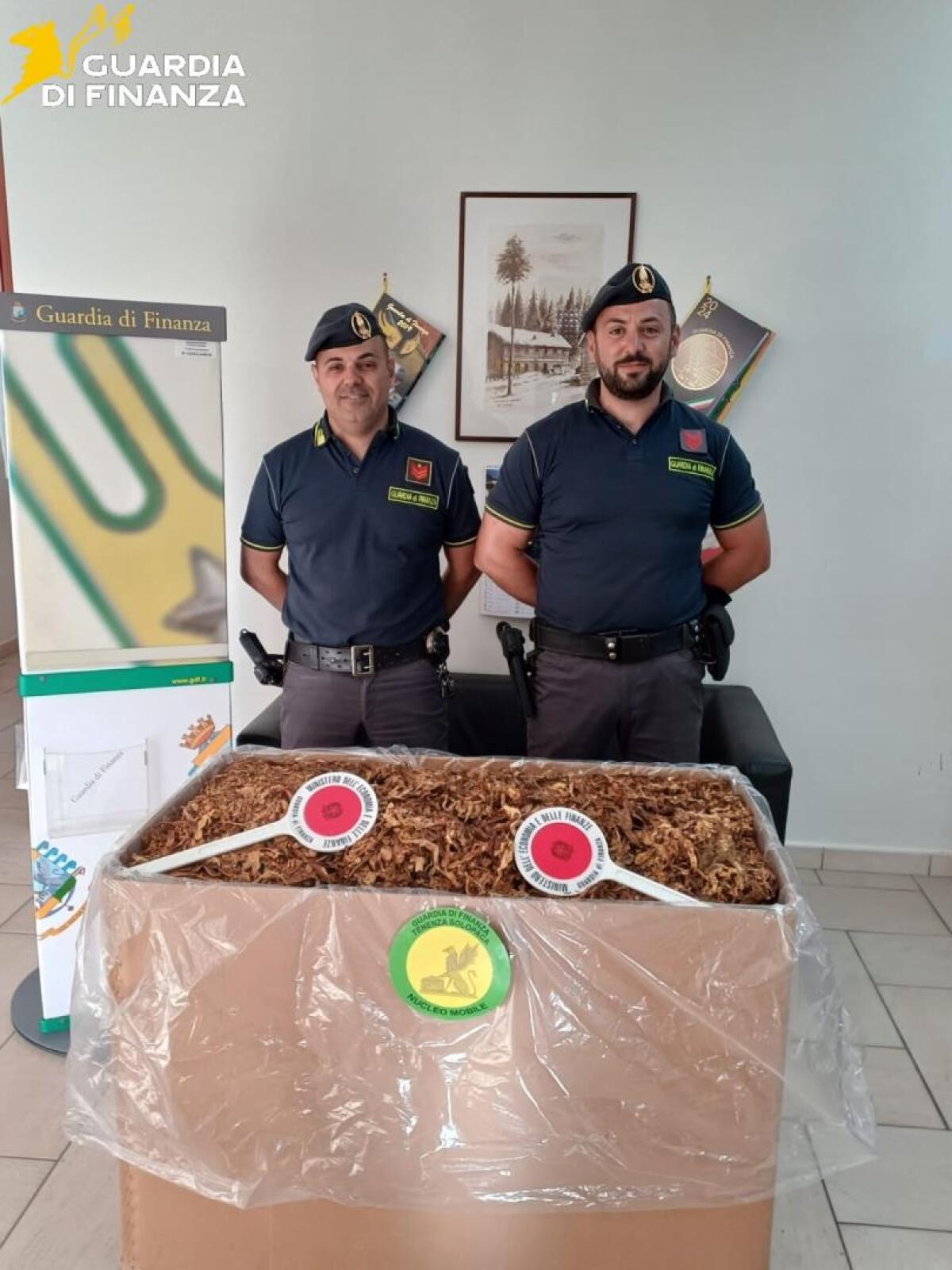 Benevento. Sequestrati dalla Guardia di finanza 154 kg di tabacco e 5700 euro. - 
