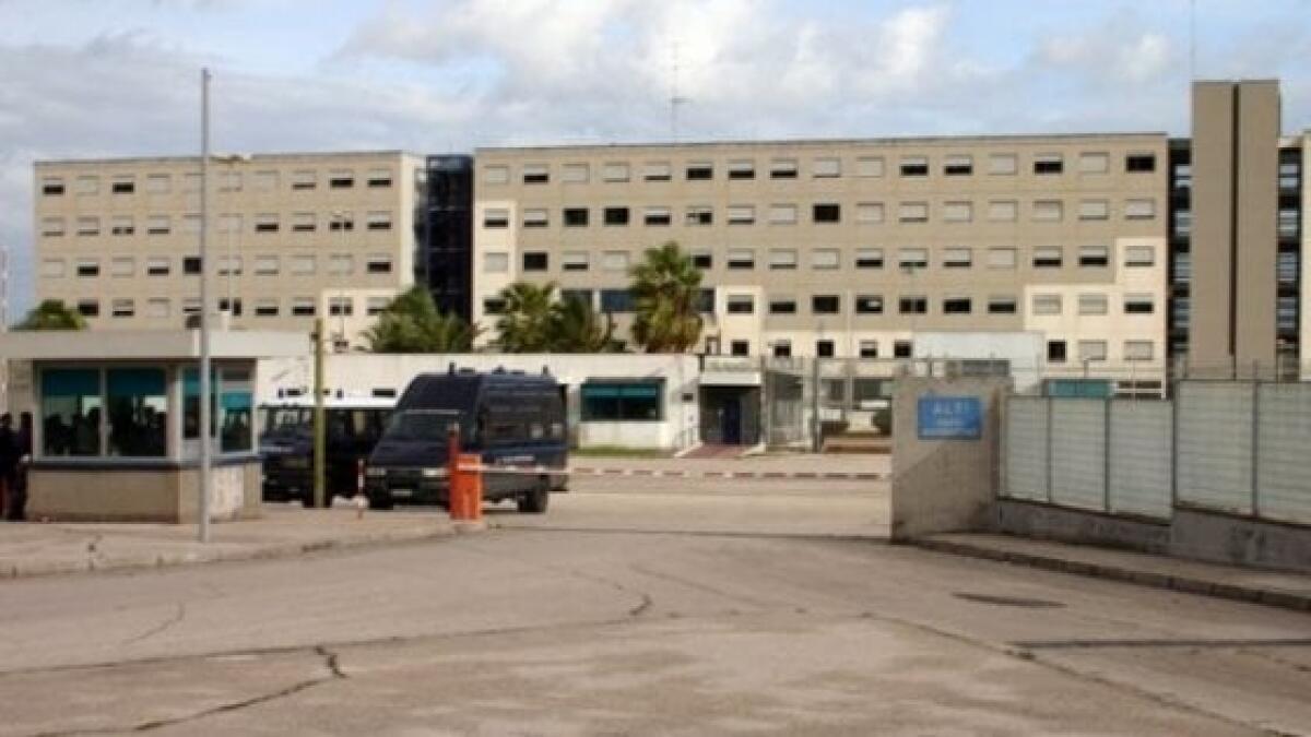 Agente penitenziario suicida nel parcheggio del carcere di Secondigliano. - 