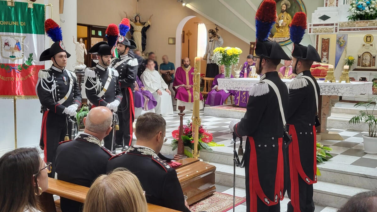  Carabinieri e comunità irpina salutano il Maresciallo Maggiore Luciano Perrone - 